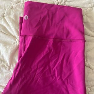 Lululemon Wundertrain leggings 25’ inseam size 12 LIKE NEW no pilling